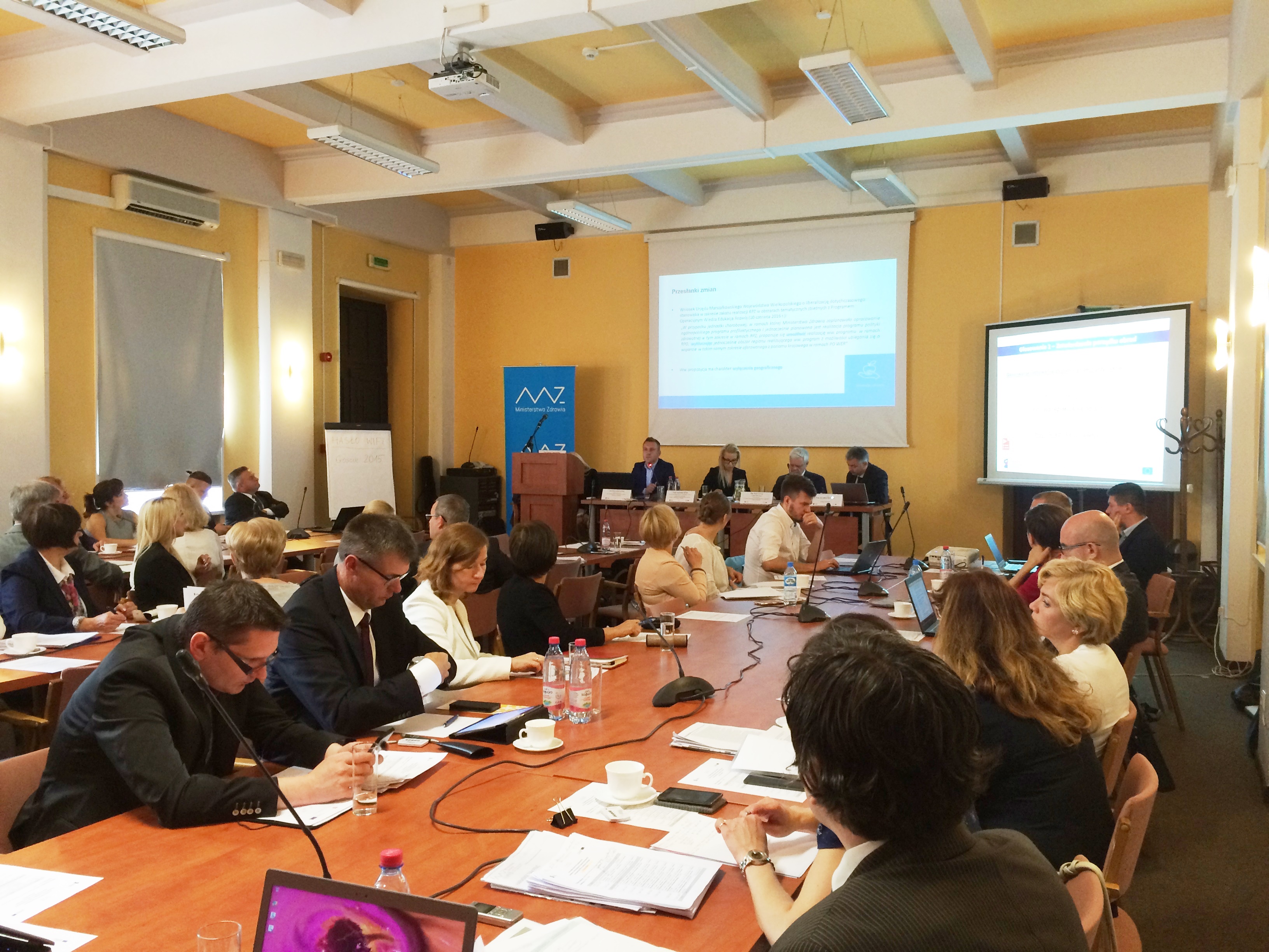 Na zdjęciu uczestnicy posiedzenia na sali konferencyjnej