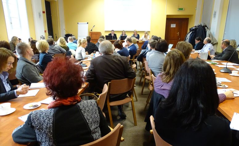 Na zdjęciu uczestnicy spotkania dla Wnioskodawc&oacute;w POIiŚ