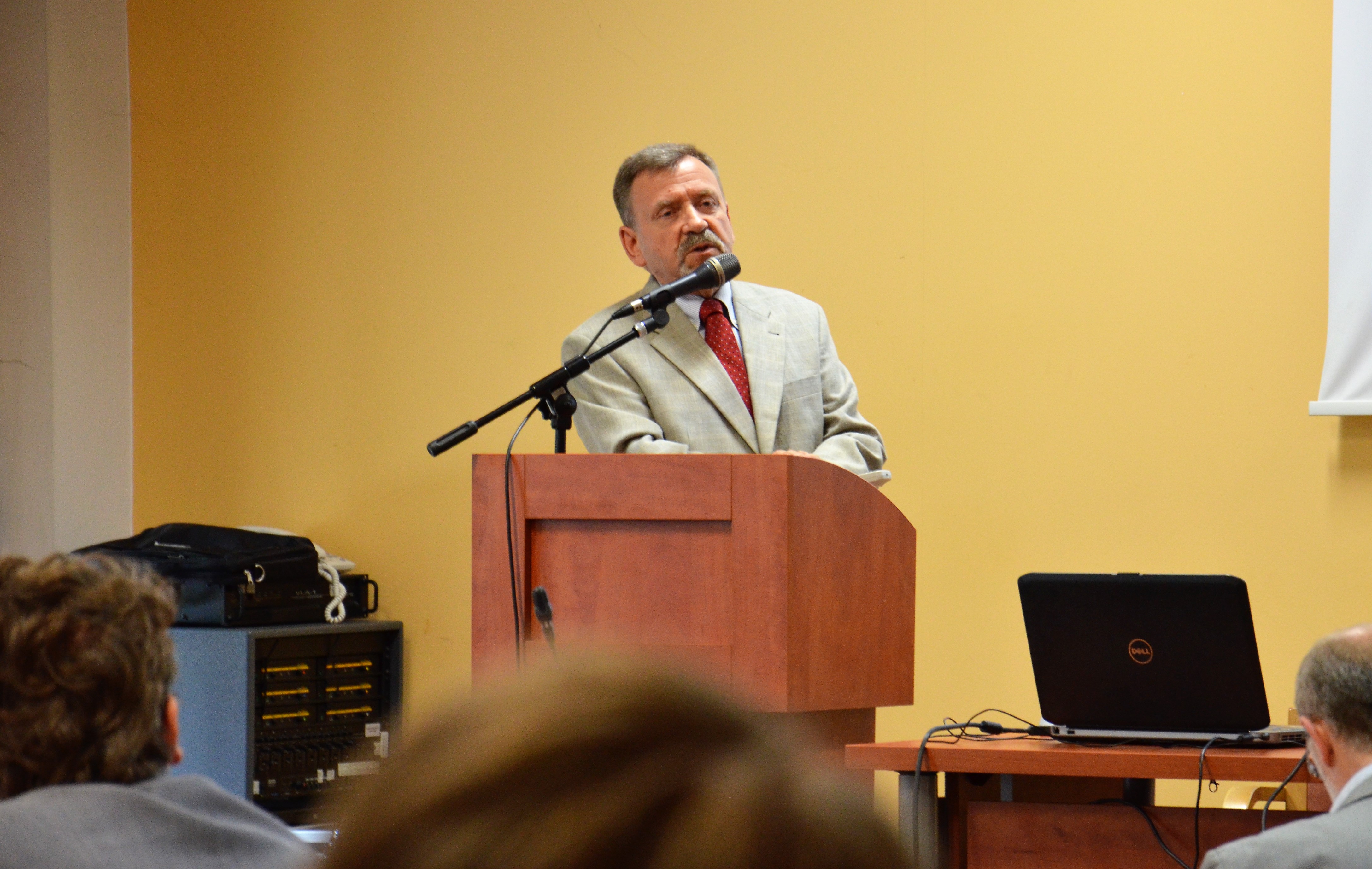 Na zdjęciu pan prof. dr hab. n. med. Piotr Głuszko