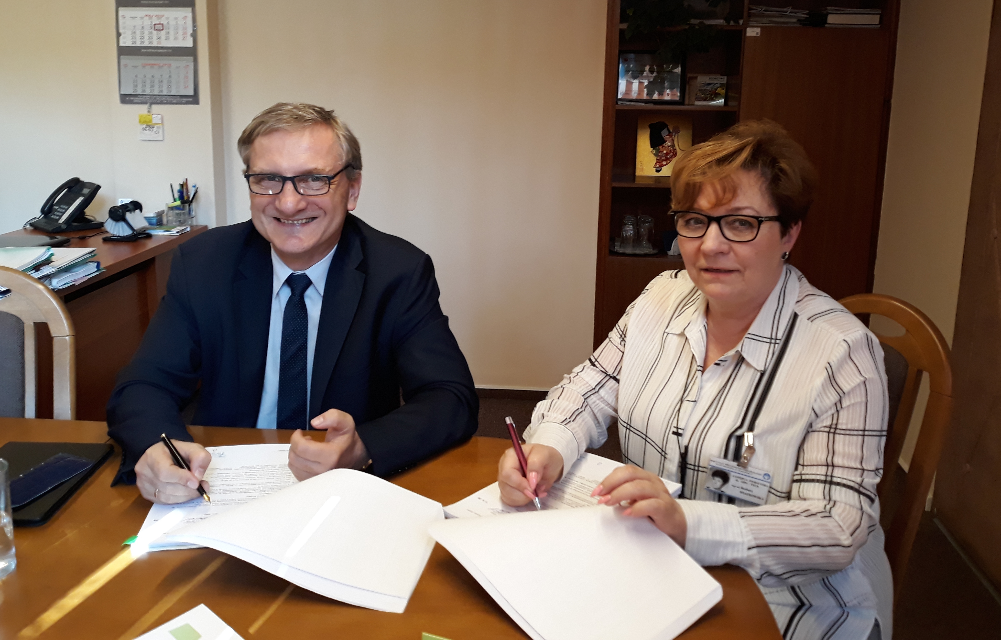 Na zdjęciu Minister Kr&oacute;l i Dyrektor Instytutu Psychiatrii i Neurologii w Warszawie